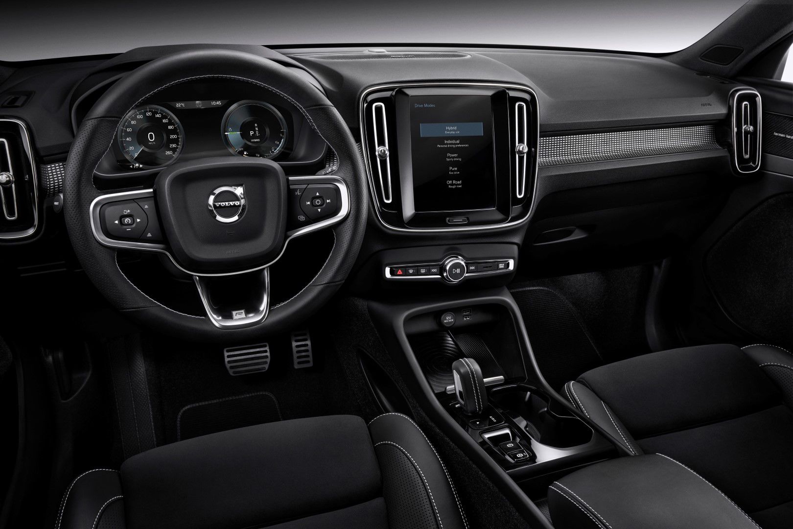 New Volvo XC40 T5 plug-in hybrid 2